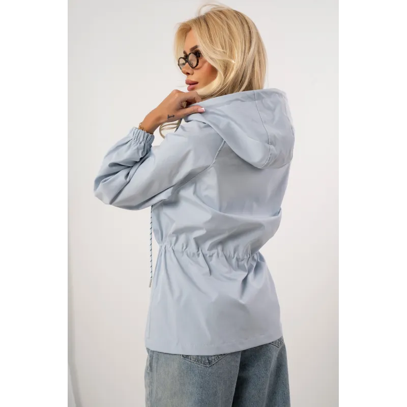 Kurtka przejściowa z kapturem i regulacją w talii