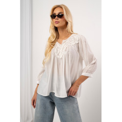 Bluzka boho z haftowanym dekoltem i koronką