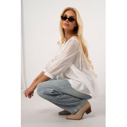 Bluzka boho z haftowanym dekoltem i koronką