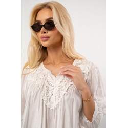 Bluzka boho z haftowanym dekoltem i koronką