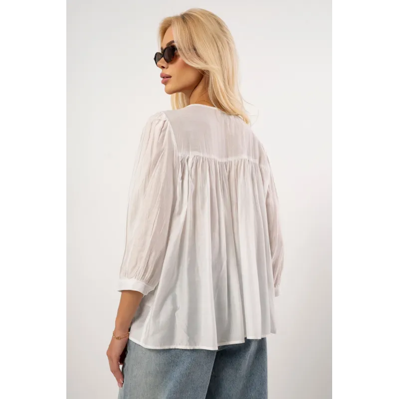 Bluzka boho z haftowanym dekoltem i koronką