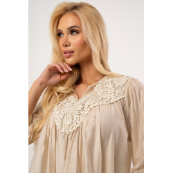 Bluzka boho z haftowanym dekoltem i koronką