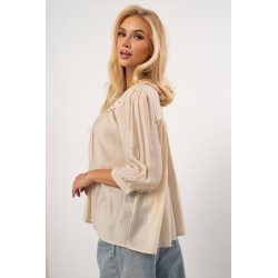 Bluzka boho z haftowanym dekoltem i koronką