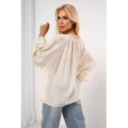 Muślinowa bluzka z biżuteryjnym wykończeniem