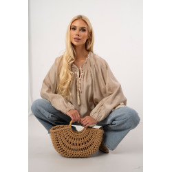 Muślinowa bluzka z biżuteryjnym wykończeniem