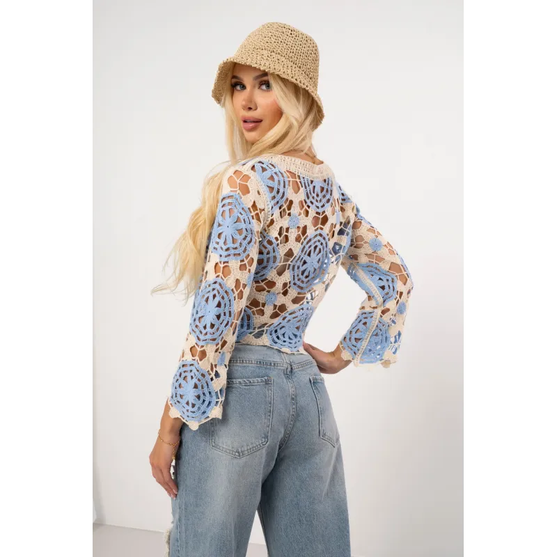 Krótka bluzka ażurowa z motywem kwiatowym