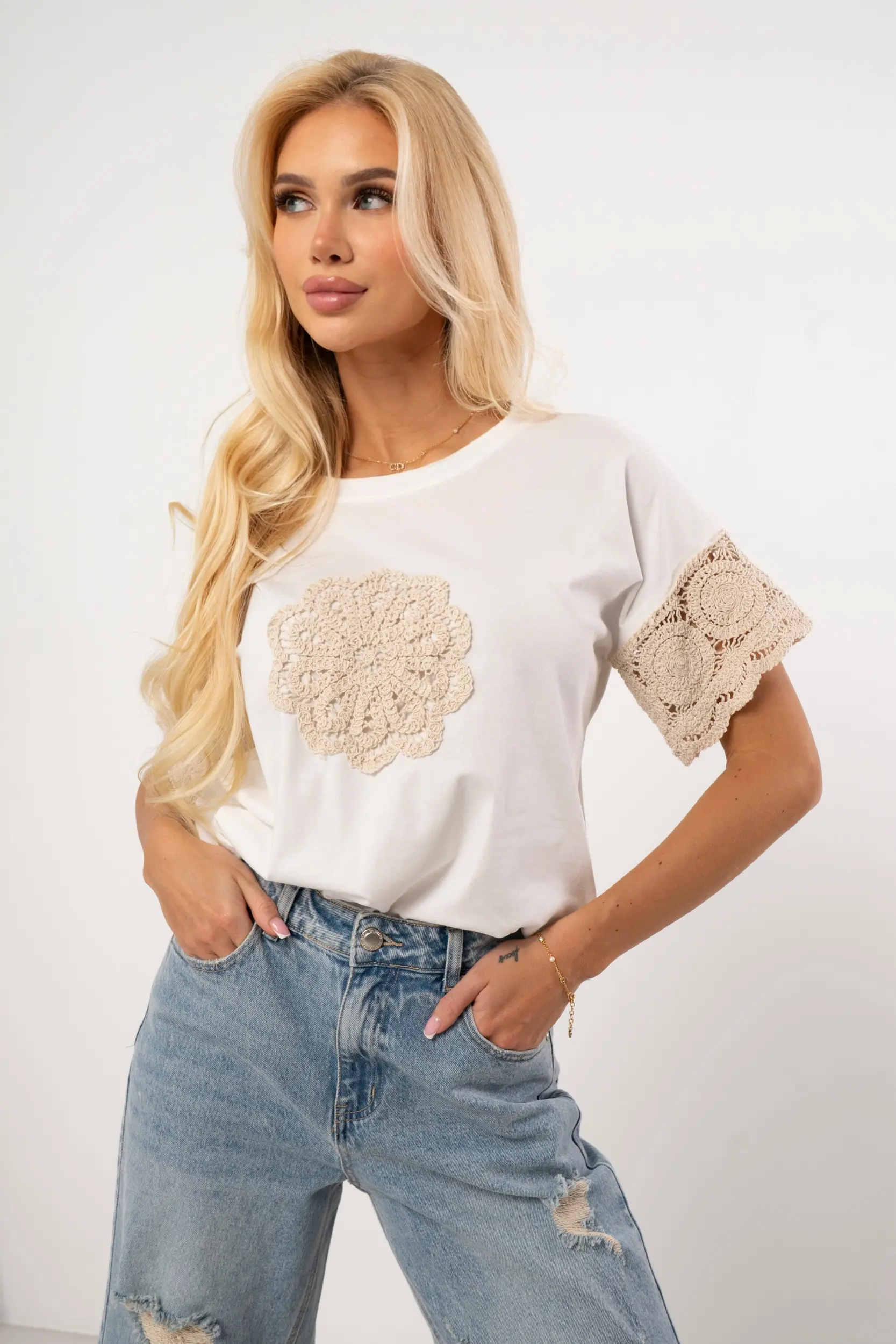 Bluzka boho z szydełkowym detalem i koronką