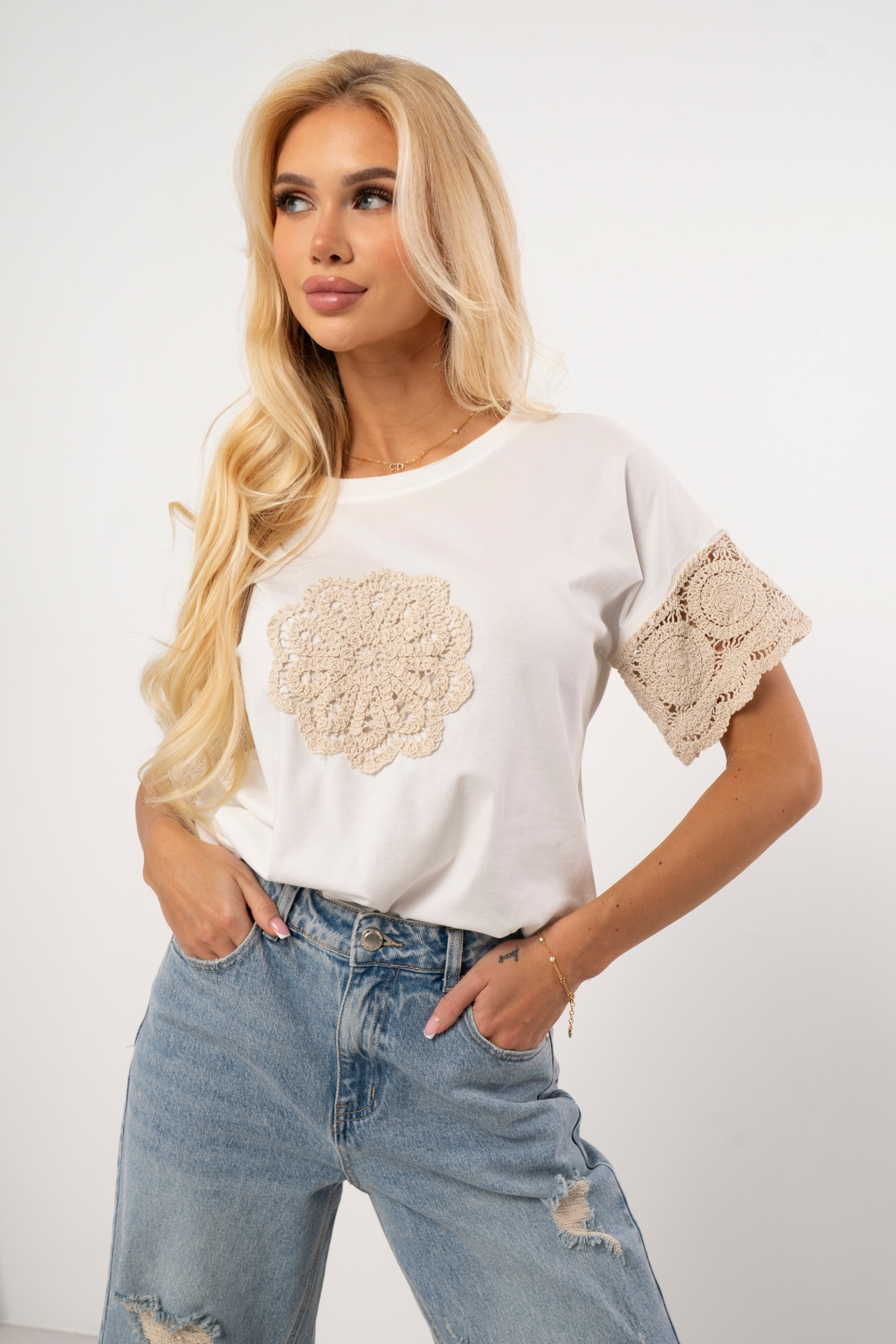 Bluzka boho z szydełkowym detalem i koronką