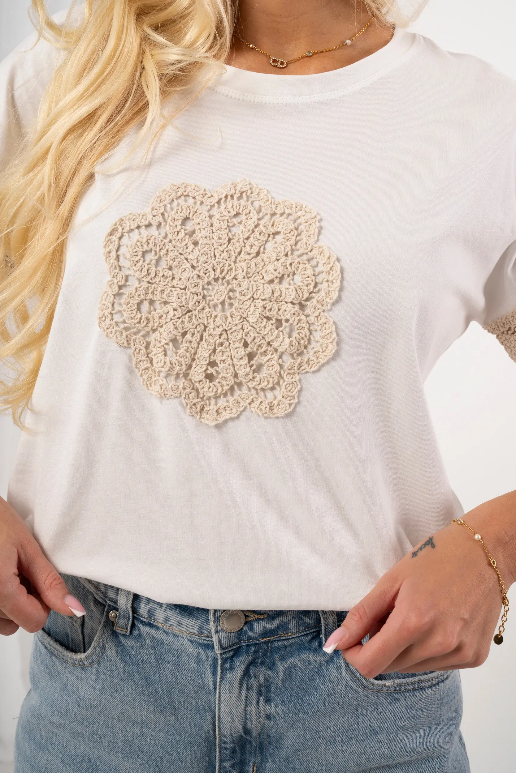Bluzka boho z szydełkowym detalem i koronką