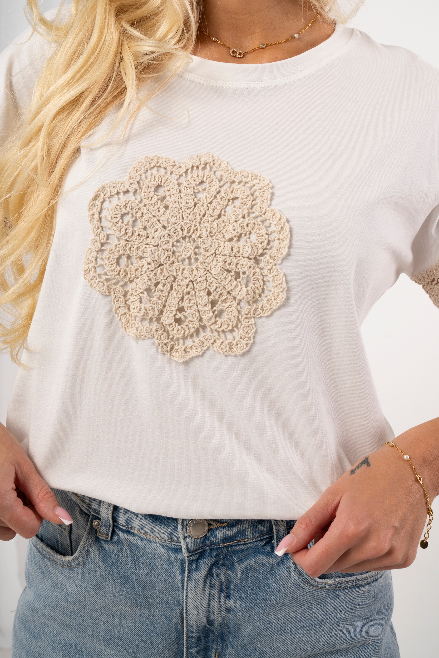 Bluzka boho z szydełkowym detalem i koronką