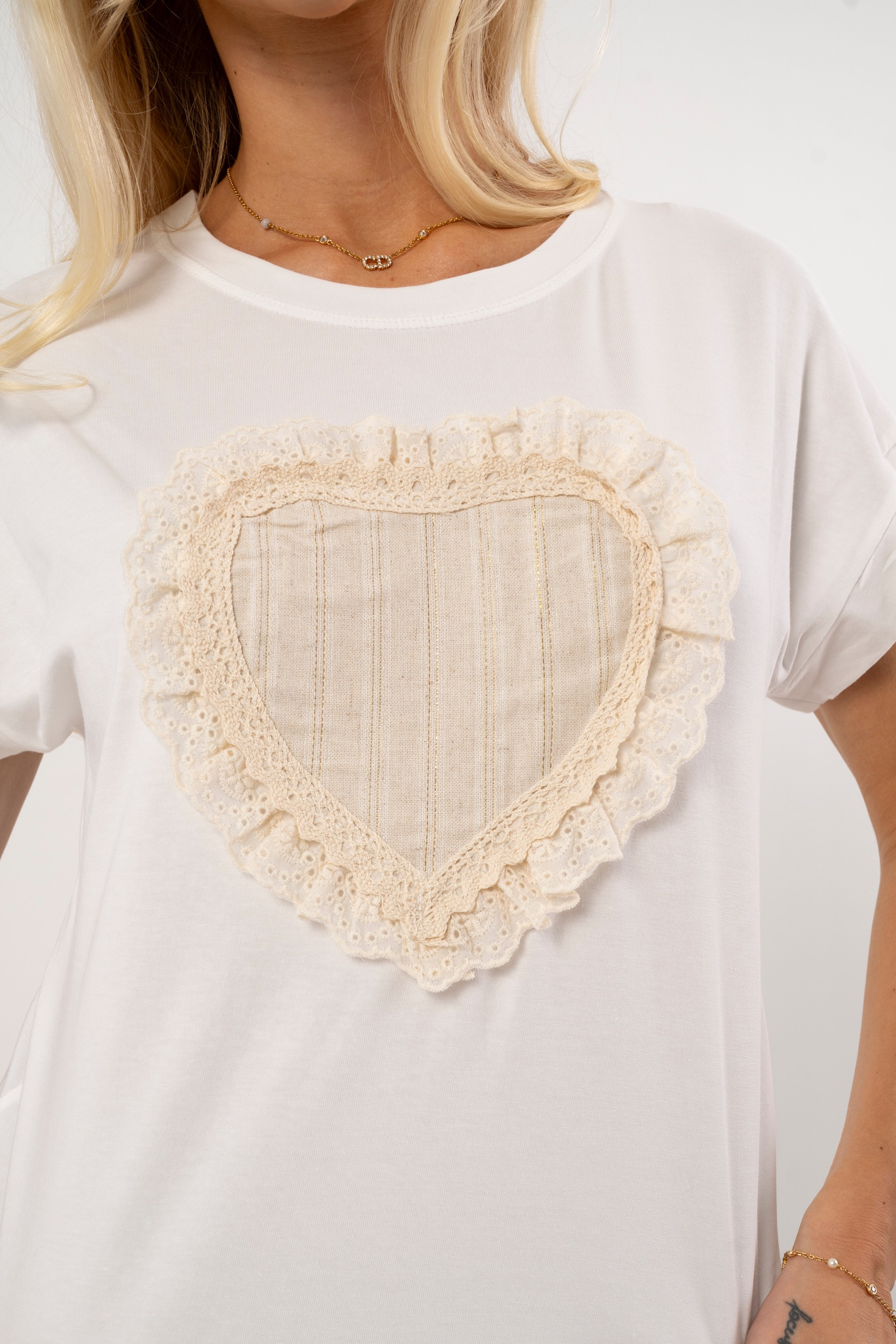 Bawełniana koszulka z koronkowym sercem