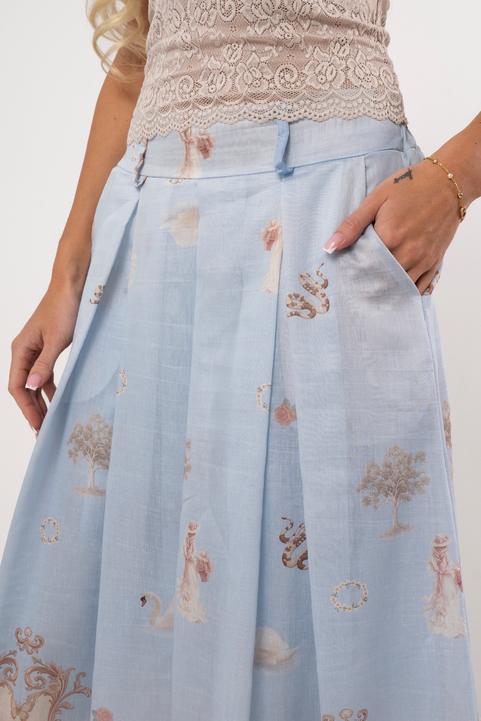 Rozkloszowana spódnica midi z zakładkami i kieszeniami