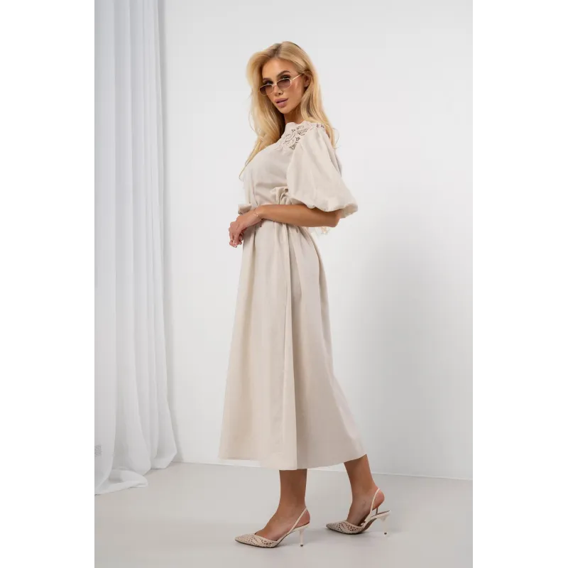 Lniana sukienka midi z haftem i bufiastymi rękawami