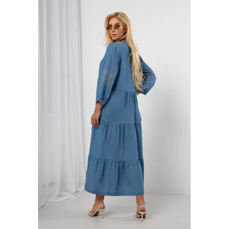 Warstwowa sukienka maxi z falbanami i ozdobnym haftem