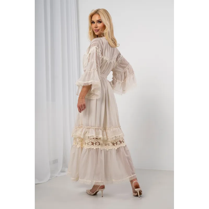Zwiewna sukienka maxi boho z haftem i koronką