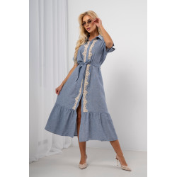 Sukienka szmizjerka z haftem i wiązaniem w pasie