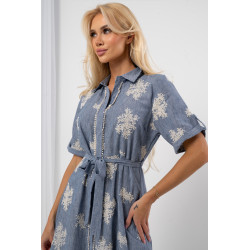 Haftowana sukienka koszulowa o długości midi