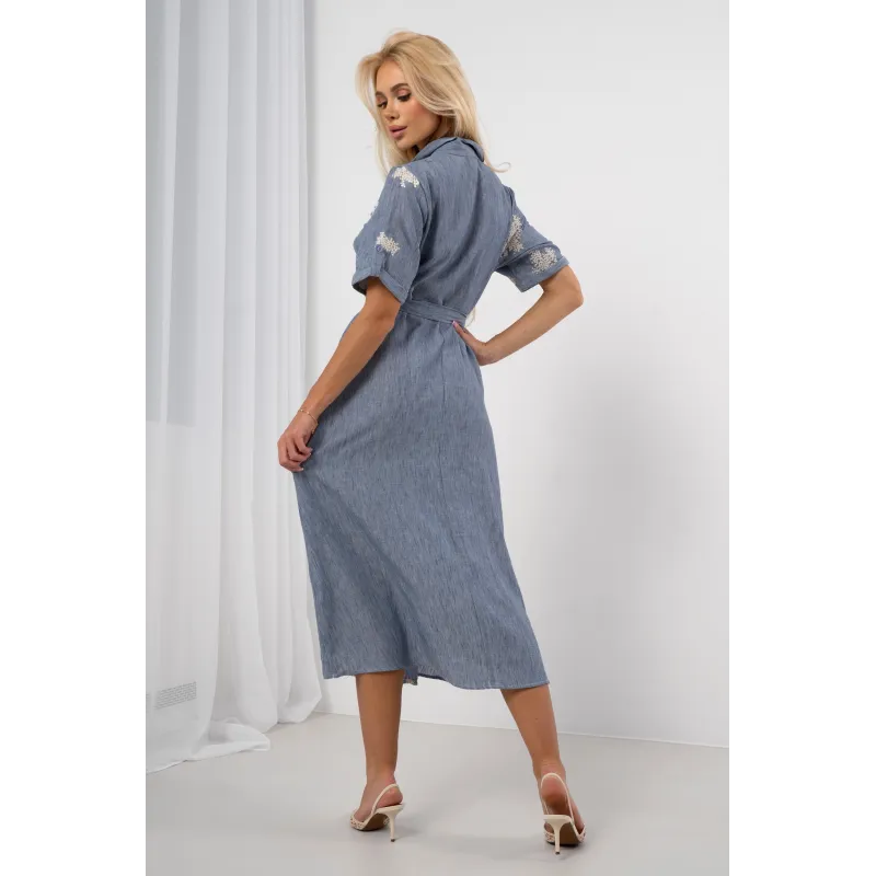 Haftowana sukienka koszulowa o długości midi