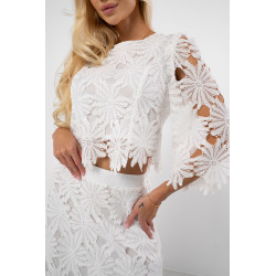 Bluzka z ażurowymi wycięciami i szerokimi rękawami