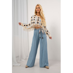 Krótka ażurowa bluzka z kwiatami i frędzlami | Hurtownia damskiej odzięzy włoskiej