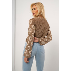 Ażurowy sweter o kroju crop z haftowanymi kwiatami | Hurtownia odzieży damskiej do butiku