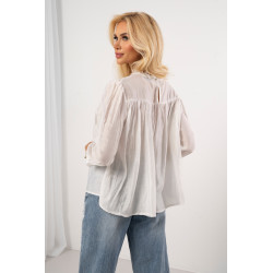 Bluzka z delikatną stójką i ażurowym zdobieniem