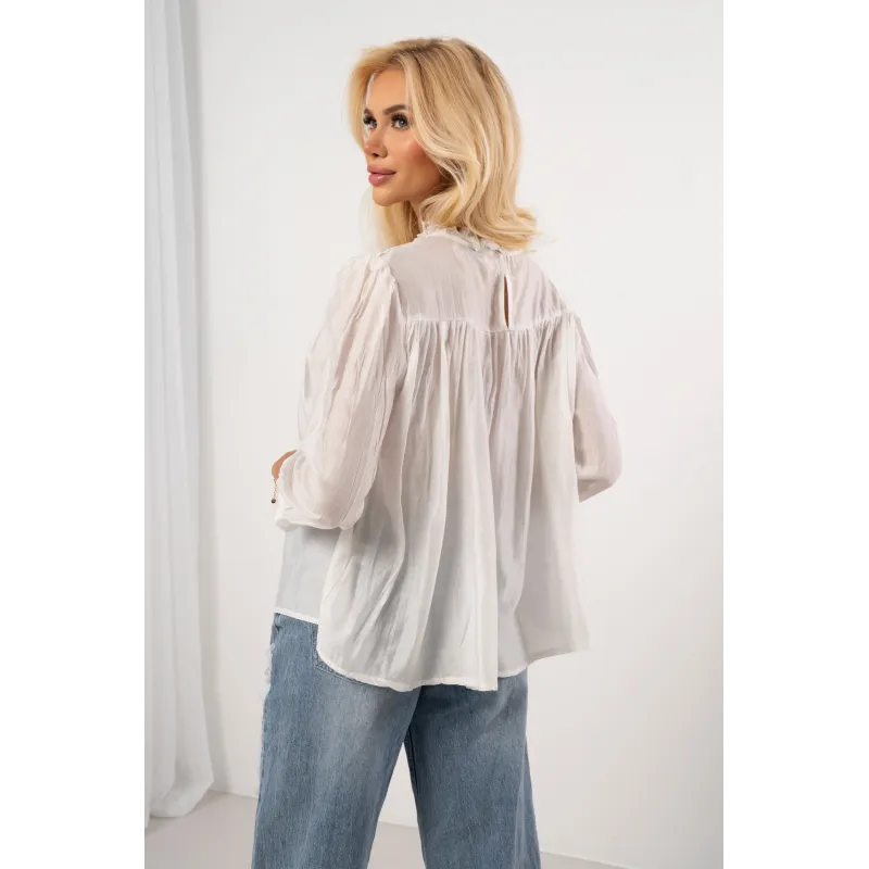 Bluzka z delikatną stójką i ażurowym zdobieniem