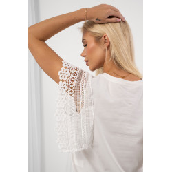Bluzka z ozdobnymi rękawami z gipiury | Hurtownia odzieży z Włoch