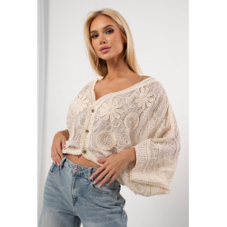 Ażurowa bluzka koszulowa z haftem i szerokimi rękawami | Hurt odzieży damskiej