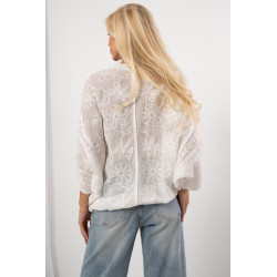 Ażurowa bluzka koszulowa z haftem i szerokimi rękawami | Hurt odzieży damskiej