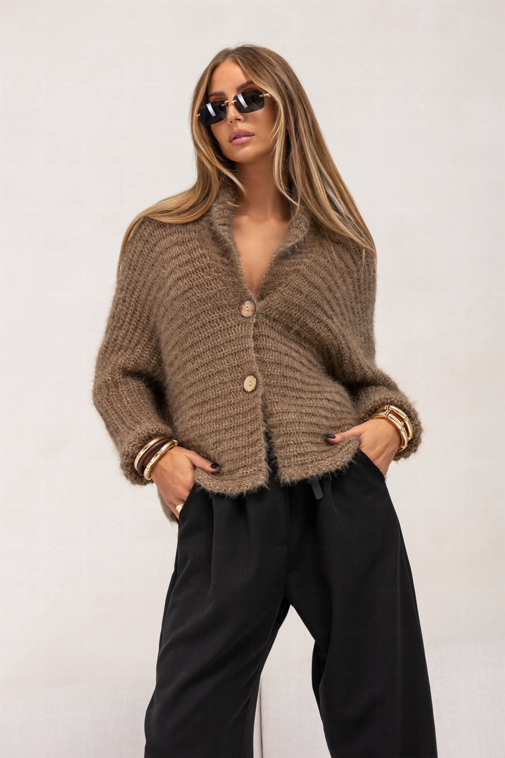 OVERSIZOWY KARDIGAN Z DUŻYMI GUZIKAMI