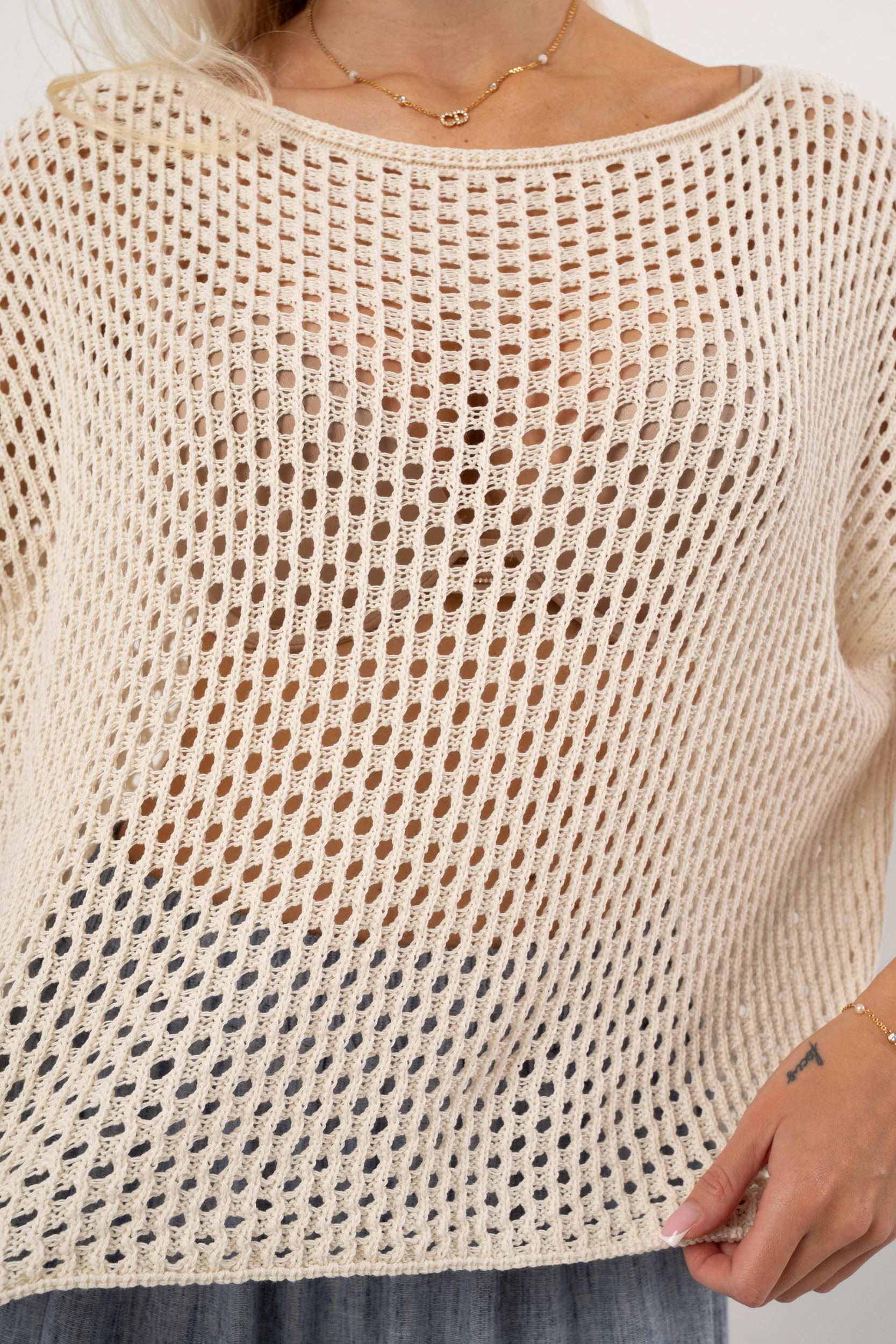 Ażurowa bluzka oversize z szerokimi rękawami | Hurtownia odzieży damskiej z Włoch