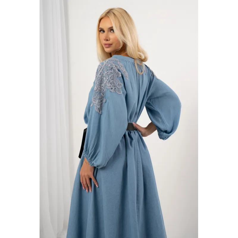 Bluzka z haftowaną gipiurą na ramionach | Hurtownia odzieży damskiej na sztuki