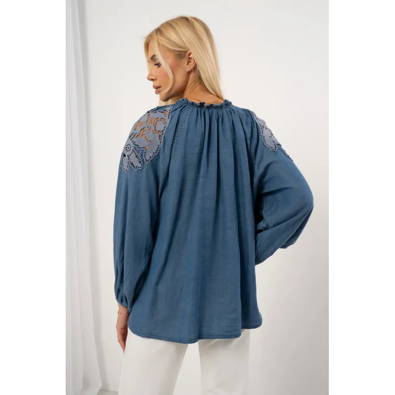 Koszula jeansowa z haftowaną gipiurą i bufiastymi rękawami | Hurtownia odzieży damskiej online