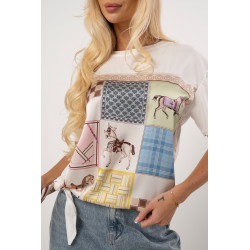 T-shirt z satynowym nadrukiem i wiązaniem na boku