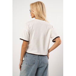 T-shirt z nadrukiem jamnika w ubranku i falowanym brzegiem