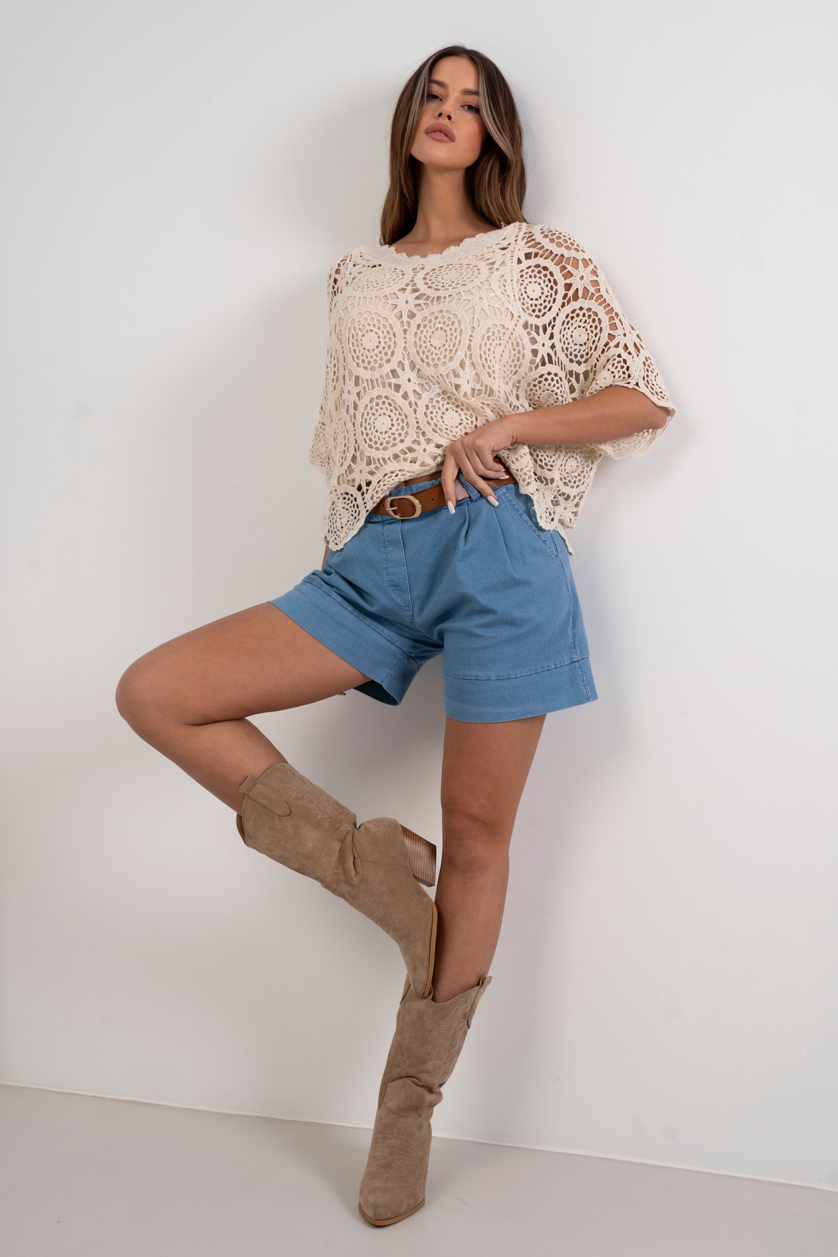 Spodenki typu paperbag z ozdobnym paskiem