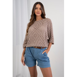 Ażurowy sweter o luźnym kroju