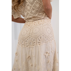 Spódnica maxi w stylu boho w haftowane kwiaty