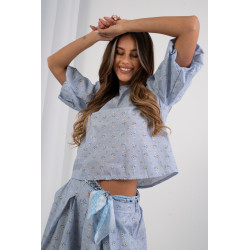 Bluzka w drobne kwiaty z bufiastymi rękawami