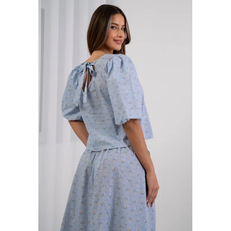 Bluzka w drobne kwiaty z bufiastymi rękawami