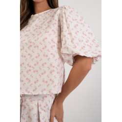Bluzka w drobne kwiaty z bufiastymi rękawami