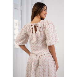 Bluzka w drobne kwiaty z bufiastymi rękawami