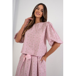 Bluzka w drobne kwiaty z bufiastymi rękawami