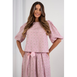 Bluzka w drobne kwiaty z bufiastymi rękawami