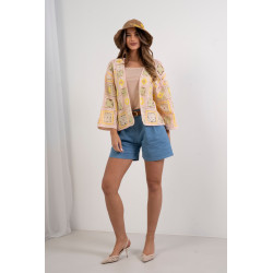 Krótki kardigan szydełkowy z motywem kwiatowym