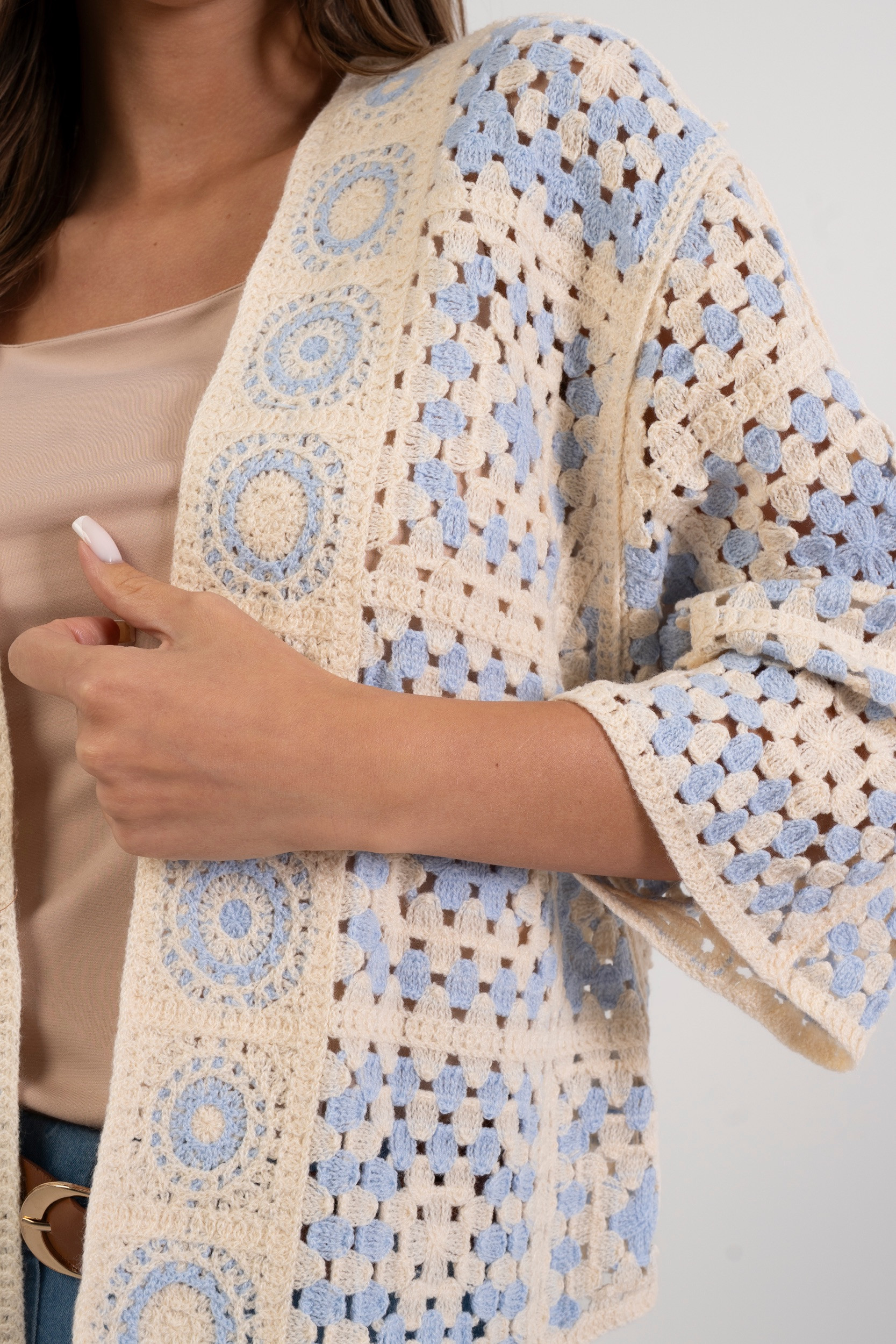 Ażurowy kardigan o luźnym kroju