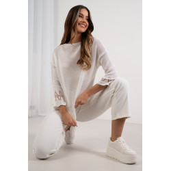 Lekki sweter z ażurowym wykończeniem u dołu