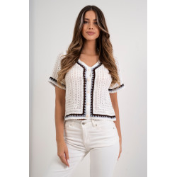 Ażurowa bluzka z guzikami i kontrastową lamówką