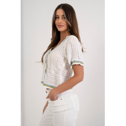 Ażurowa bluzka z guzikami i kontrastową lamówką